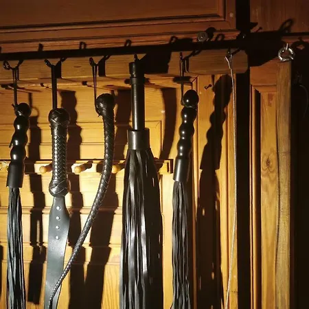 Vintage Bdsm Kinky - Entire 65m2 Space For Up To 6-guests - Fully Equipped Apartament *