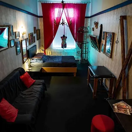 Vintage Bdsm Kinky - Entire 65m2 Space For Up To 6-guests - Fully Equipped