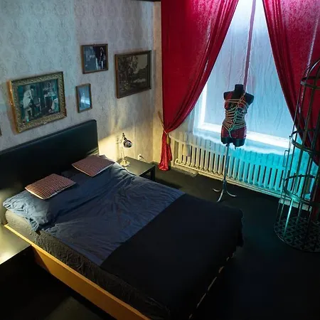 Vintage Bdsm Kinky - Entire 65m2 Space For Up To 6-guests - Fully Equipped Apartment