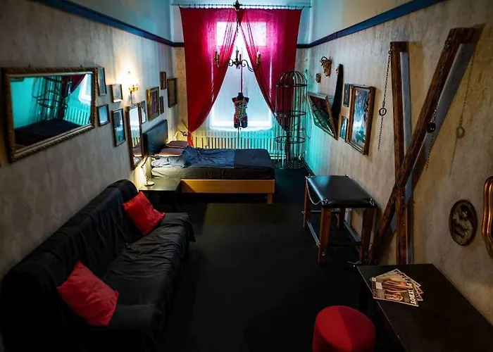 Vintage Bdsm Kinky - Entire 65m2 Space For Up To 6-guests - Fully Equipped