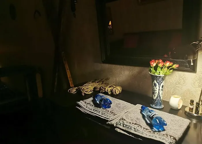 Apartman Vintage Bdsm Kinky - Entire 65m2 Space For Up To 6-guests - Fully Equipped Wrocław